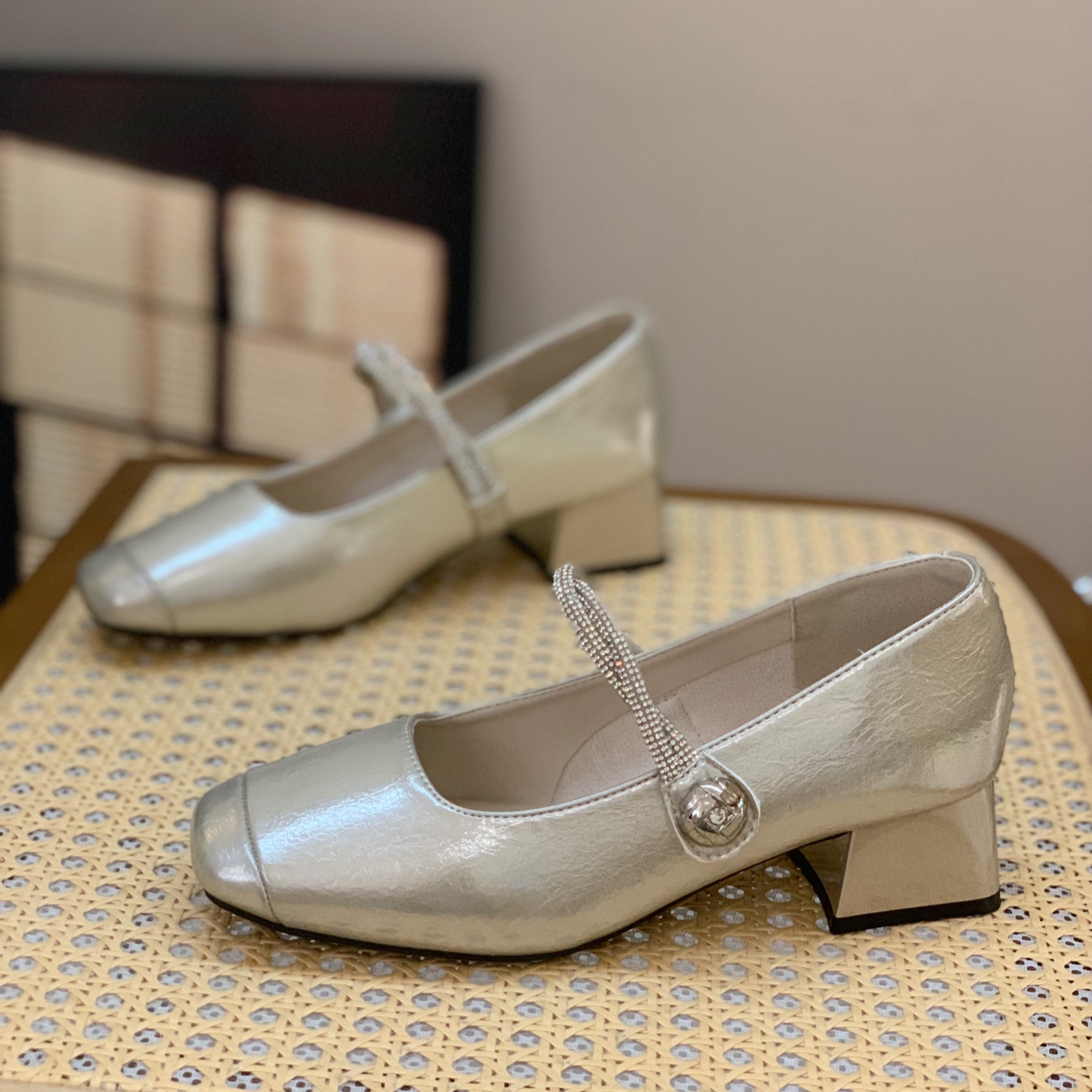 Women's Chunky Heel Rhinestone Open-Toe Sandals - Backless Thick-Soled Summer Shoes in Simple Versatile Fairy Style Women's Chunky Heel Rhinestone Open-Toe Sandals - Backless Thick-Soled Summer Shoes in Simple Versatile Fairy Style