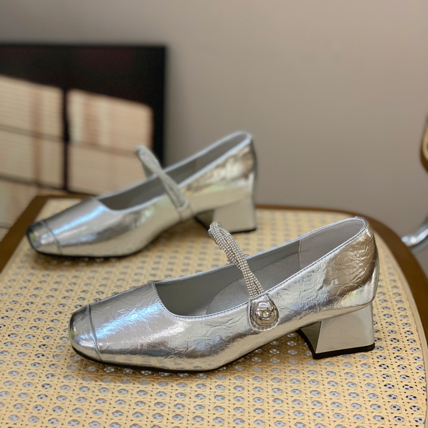 Women's Chunky Heel Rhinestone Open-Toe Sandals - Backless Thick-Soled Summer Shoes in Simple Versatile Fairy Style Women's Chunky Heel Rhinestone Open-Toe Sandals - Backless Thick-Soled Summer Shoes in Simple Versatile Fairy Style