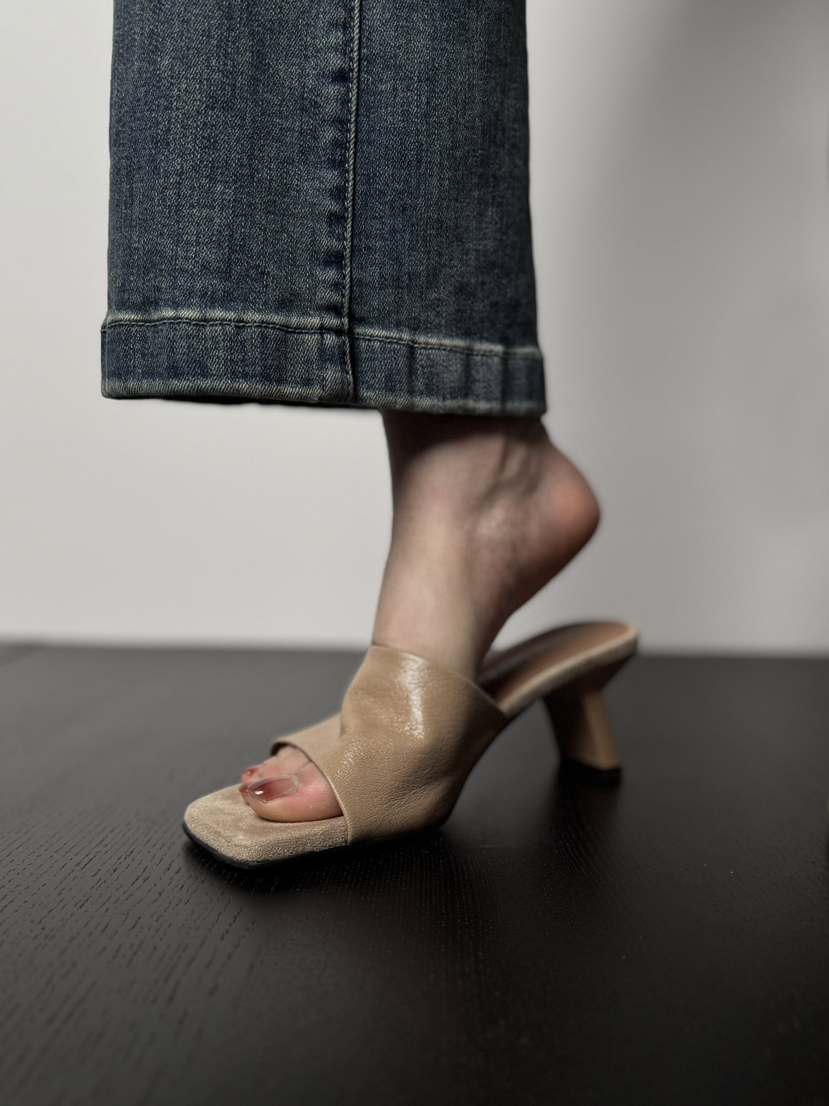 Women’s Chunky-Heeled One-Strap Sandals - Soft Sheepskin Summer Slippers for Outdoor Versatility - 2025 Trendy Style Women’s Chunky-Heeled One-Strap Sandals - Soft Sheepskin Summer Slippers for Outdoor Versatility - 2025 Trendy Style