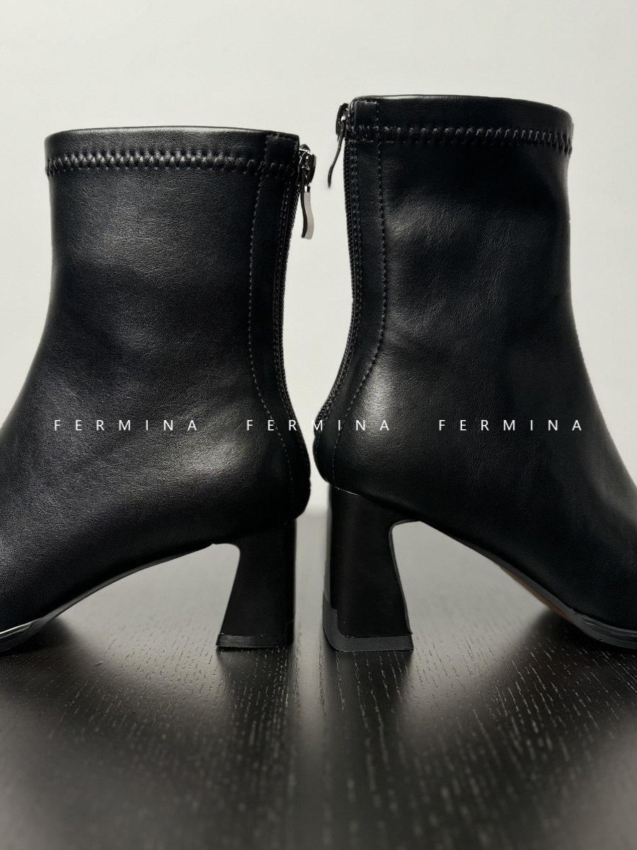 Women’s Chunky Heeled Square-Toed Black Ankle Boots - Versatile Autumn Winter Fashion for Trendy Looks Women’s Chunky Heeled Square-Toed Black Ankle Boots - Versatile Autumn Winter Fashion for Trendy Looks