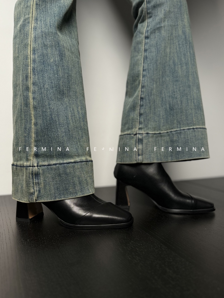 Women’s Chunky Heeled Square-Toed Black Ankle Boots - Versatile Autumn Winter Fashion for Trendy Looks Women’s Chunky Heeled Square-Toed Black Ankle Boots - Versatile Autumn Winter Fashion for Trendy Looks