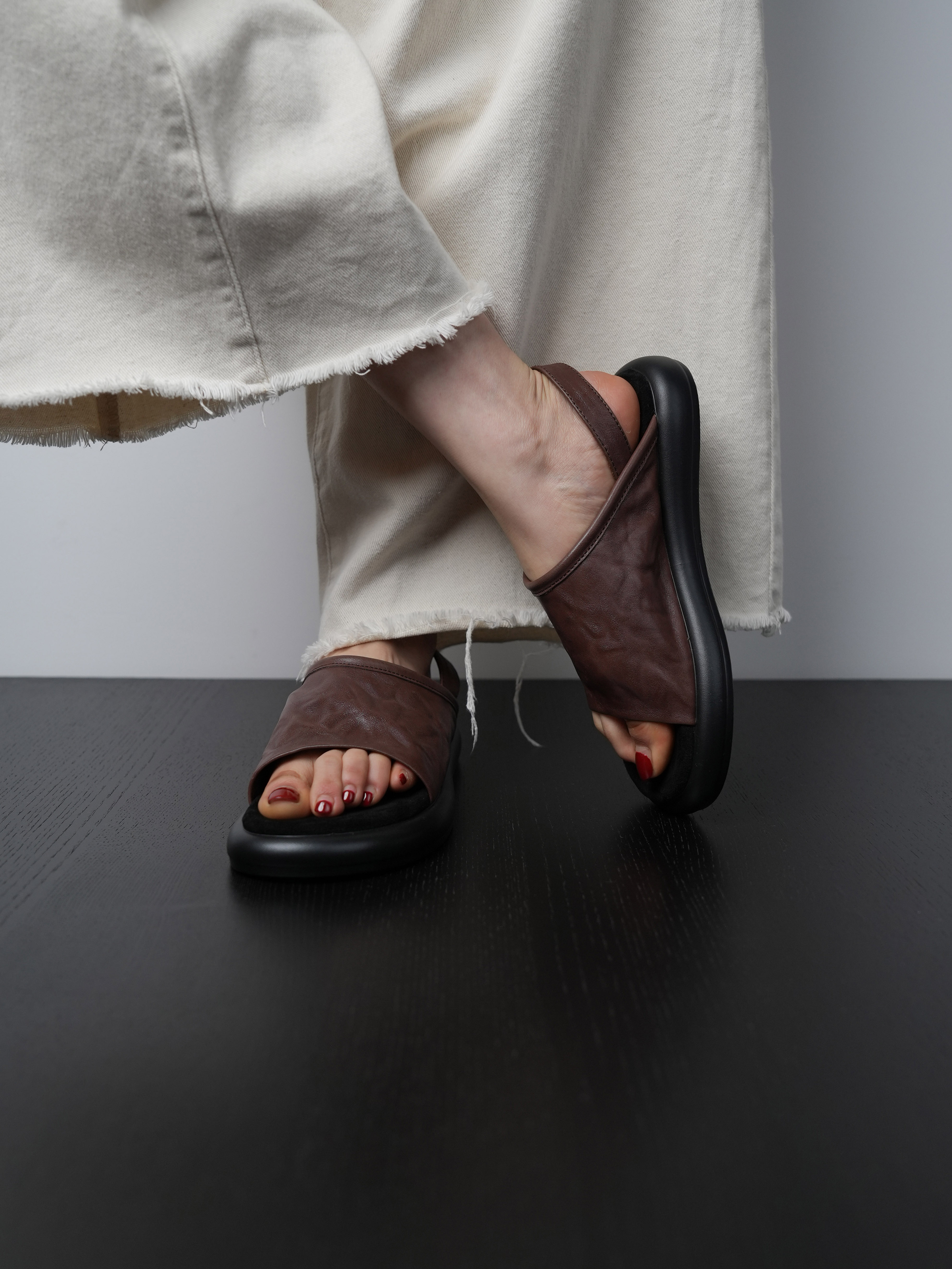 Women's Comfortable Leather Flat Casual Sandals - Thick-Soled Open-Toe Beach Shoes for Summer Vacation Travel Women's Comfortable Leather Flat Casual Sandals - Thick-Soled Open-Toe Beach Shoes for Summer Vacation Travel