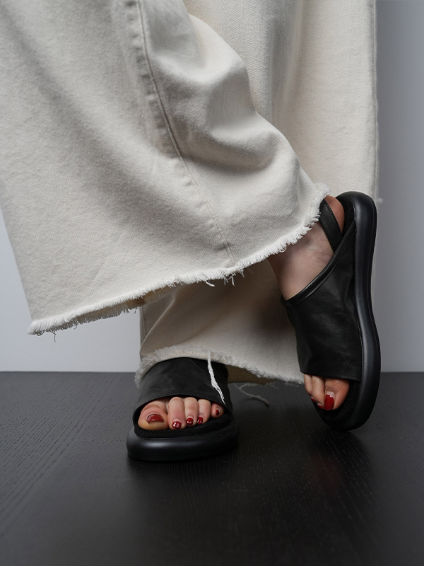 Women's Comfortable Leather Flat Casual Sandals - Thick-Soled Open-Toe Beach Shoes for Summer Vacation Travel Women's Comfortable Leather Flat Casual Sandals - Thick-Soled Open-Toe Beach Shoes for Summer Vacation Travel