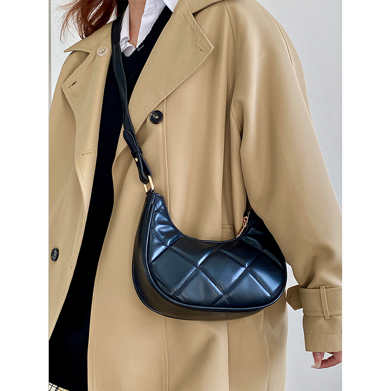 Women's Embroidered Crescent Bag - Versatile Underarm Tote for Spring/Summer 2025 - Niche Design Small Shoulder Bag