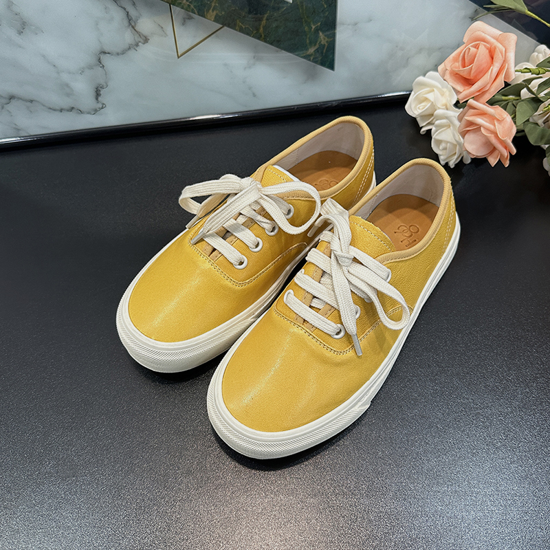 Women's Genuine Leather Casual Sneakers - Retro Lace-Up Minimalist Skate Shoes, 2025 Spring Hong Kong Style, Versatile White Footwear