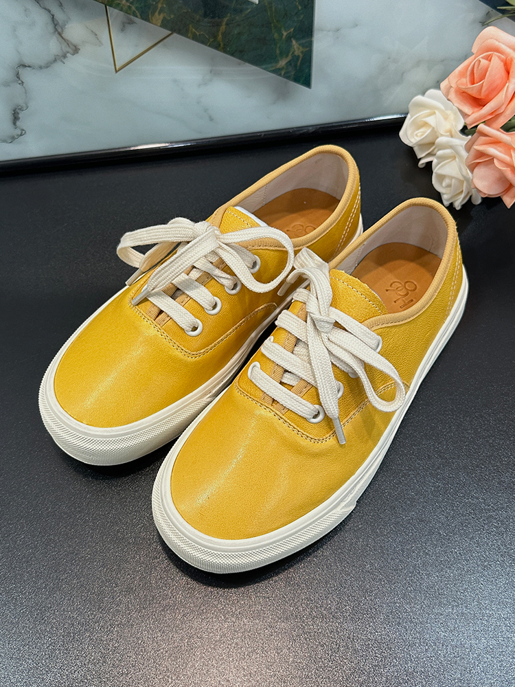 Women's Genuine Leather Casual Sneakers - Retro Lace-Up Minimalist Skate Shoes, 2025 Spring Hong Kong Style, Versatile White Footwear