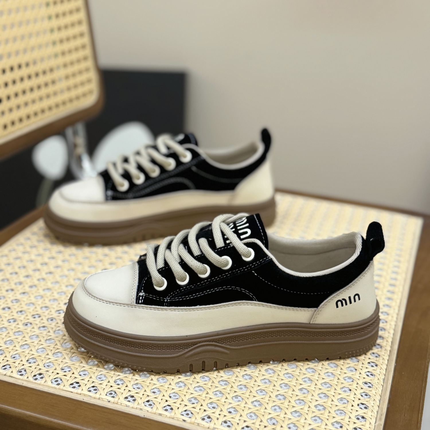 Women’s Genuine Leather White Sneakers - Summer Thin Style, Thick Sole, Hollow Design, Two-Way Wear, Casual Sports Shoes 2025 Women’s Genuine Leather White Sneakers - Summer Thin Style, Thick Sole, Hollow Design, Two-Way Wear, Casual Sports Shoes 2025