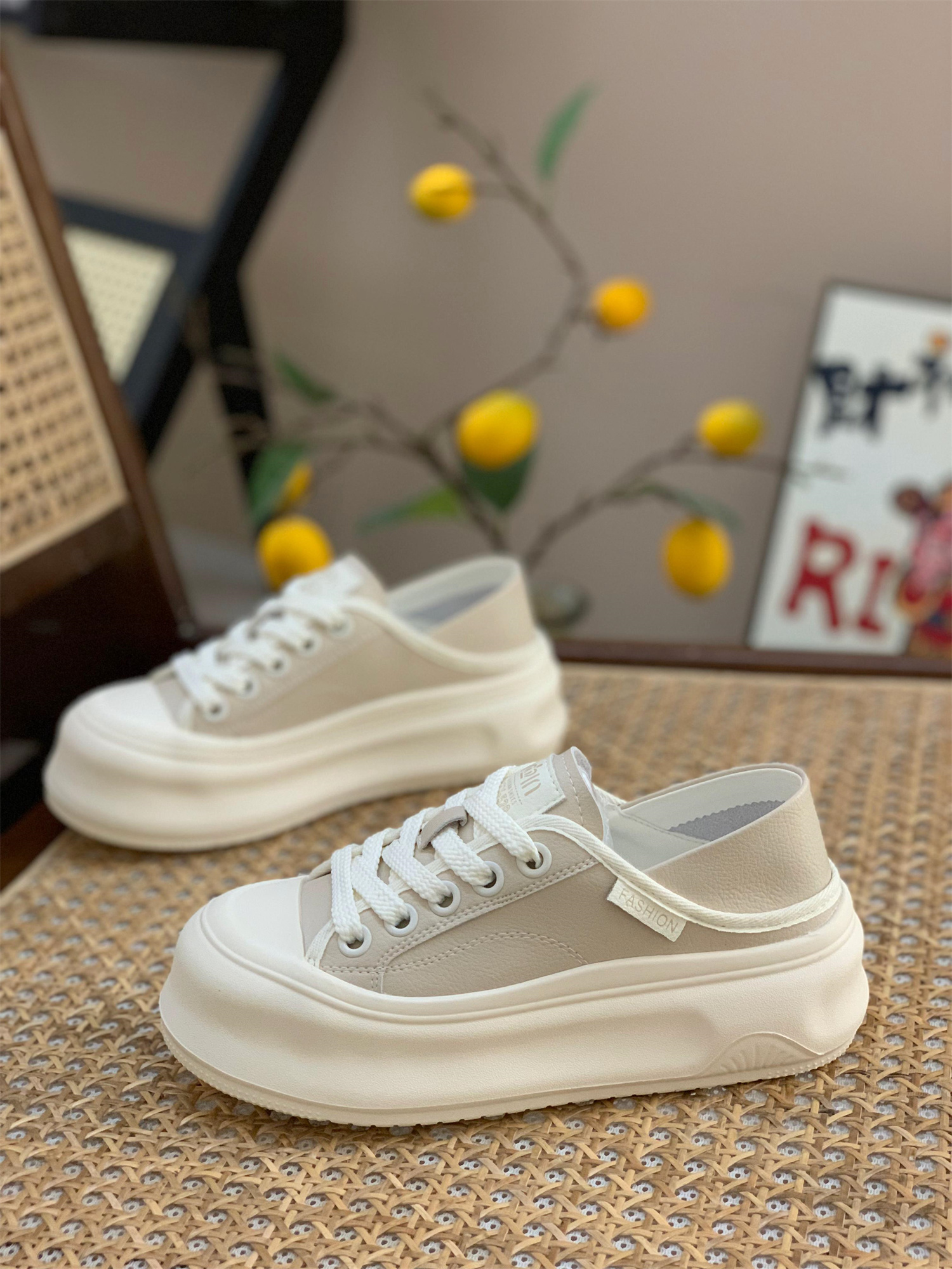 Women's Genuine Leather White Sneakers, Breathable Thick-Soled Casual Shoes, Round-Toe, Two-Way Wear for Spring Autumn 2025 Women's Genuine Leather White Sneakers, Breathable Thick-Soled Casual Shoes, Round-Toe, Two-Way Wear for Spring Autumn 2025