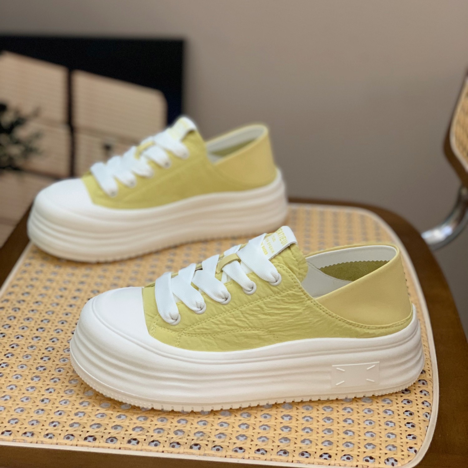 Women's Genuine Leather White Sneakers, Breathable Thick-Soled Casual Shoes, Round-Toe, Two-Way Wear for Spring Autumn 2025 Women's Genuine Leather White Sneakers, Breathable Thick-Soled Casual Shoes, Round-Toe, Two-Way Wear for Spring Autumn 2025