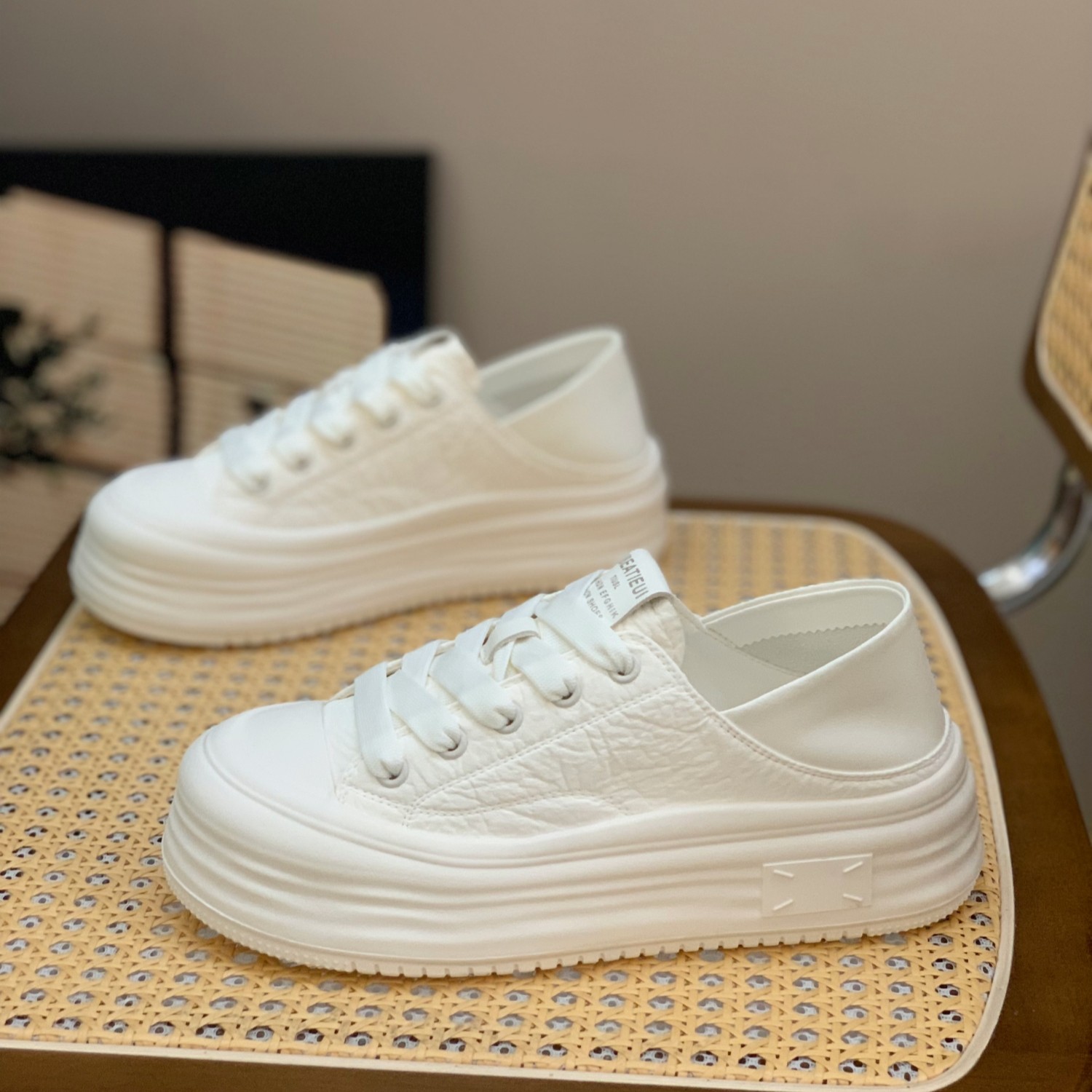 Women's Genuine Leather White Sneakers, Breathable Thick-Soled Casual Shoes, Round-Toe, Two-Way Wear for Spring Autumn 2025 Women's Genuine Leather White Sneakers, Breathable Thick-Soled Casual Shoes, Round-Toe, Two-Way Wear for Spring Autumn 2025