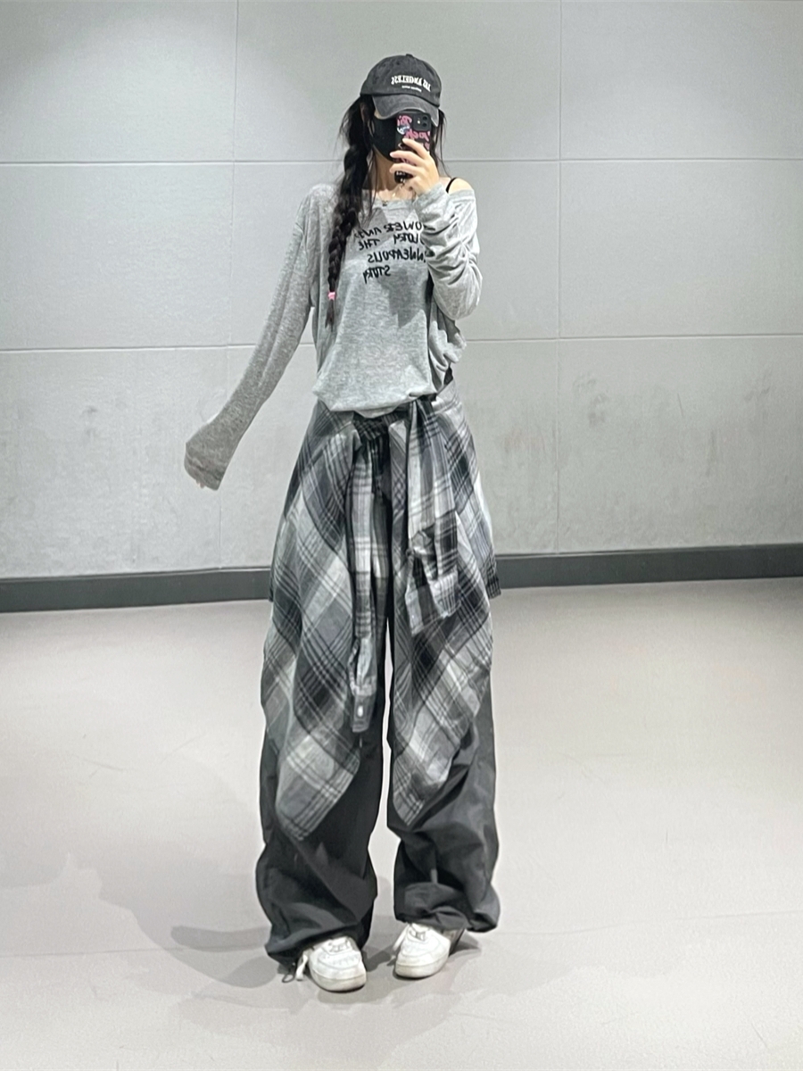 Women's Gray Letter Long-Sleeve Top and Dark Gray Quick-Dry Cargo Pants Jazz Dance Outfit, Perfect for Active Wear and Dance Classes