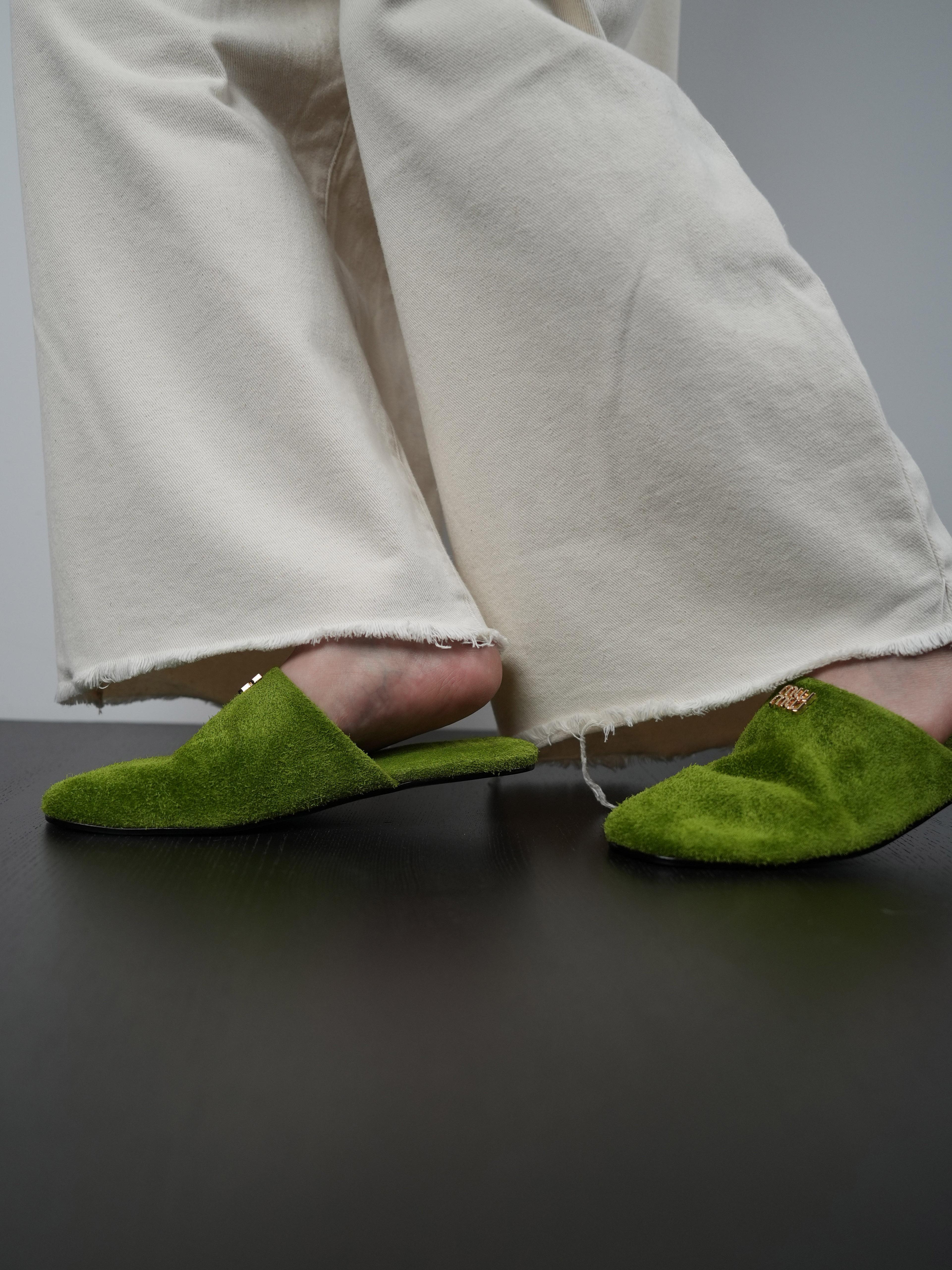 Women’s Green Open-Toe Slippers - Casual Flat Genuine Leather Half-Sandals for Summer Vacation Fashion Women’s Green Open-Toe Slippers - Casual Flat Genuine Leather Half-Sandals for Summer Vacation Fashion