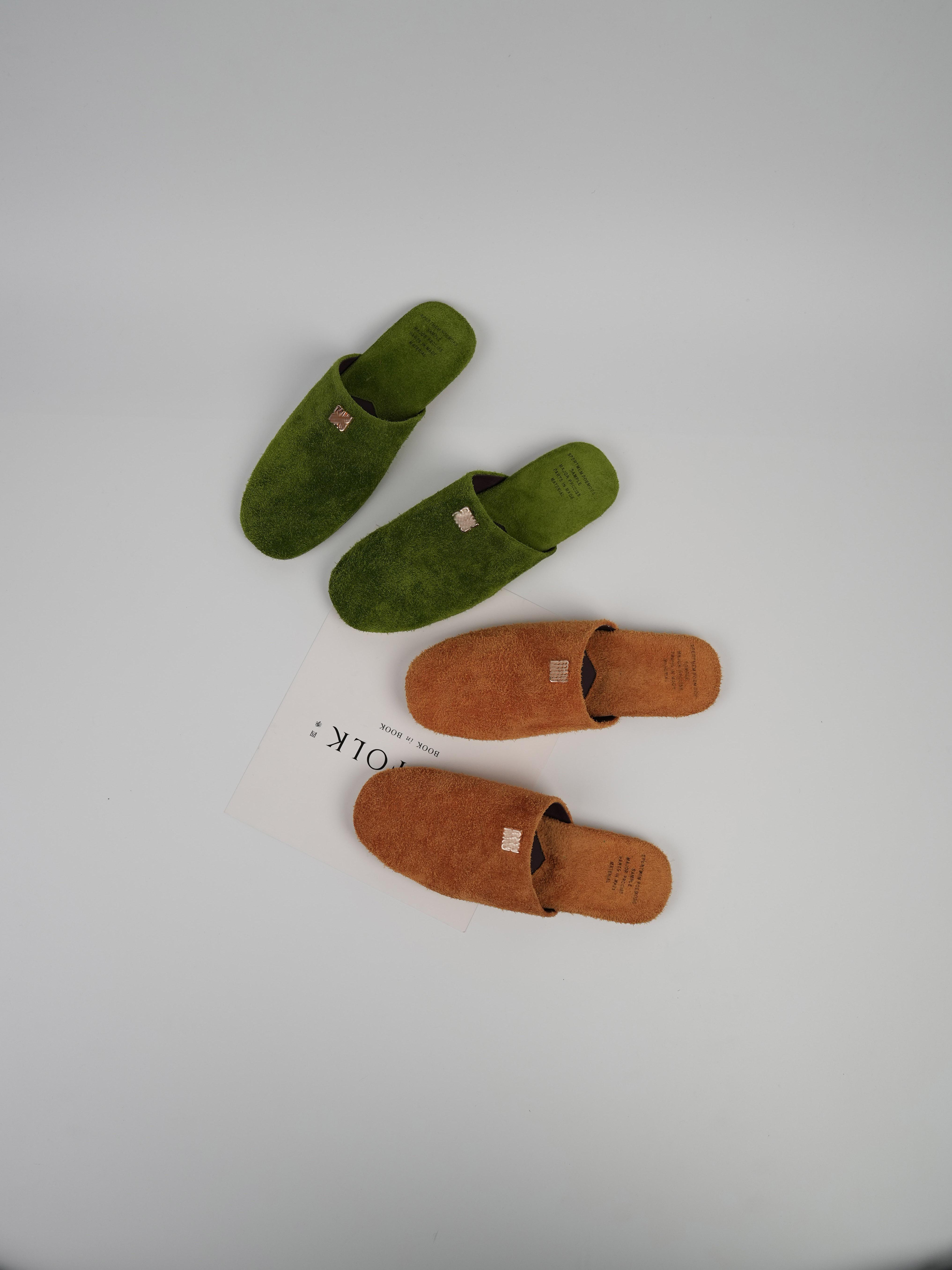 Women’s Green Open-Toe Slippers - Casual Flat Genuine Leather Half-Sandals for Summer Vacation Fashion Women’s Green Open-Toe Slippers - Casual Flat Genuine Leather Half-Sandals for Summer Vacation Fashion