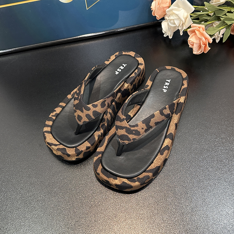 Women's Harbor-Style Thick-Soled Flip-Flops, Summer 2025 Casual Platform Beach Sandals for Outdoor Wear Women's Harbor-Style Thick-Soled Flip-Flops, Summer 2025 Casual Platform Beach Sandals for Outdoor Wear