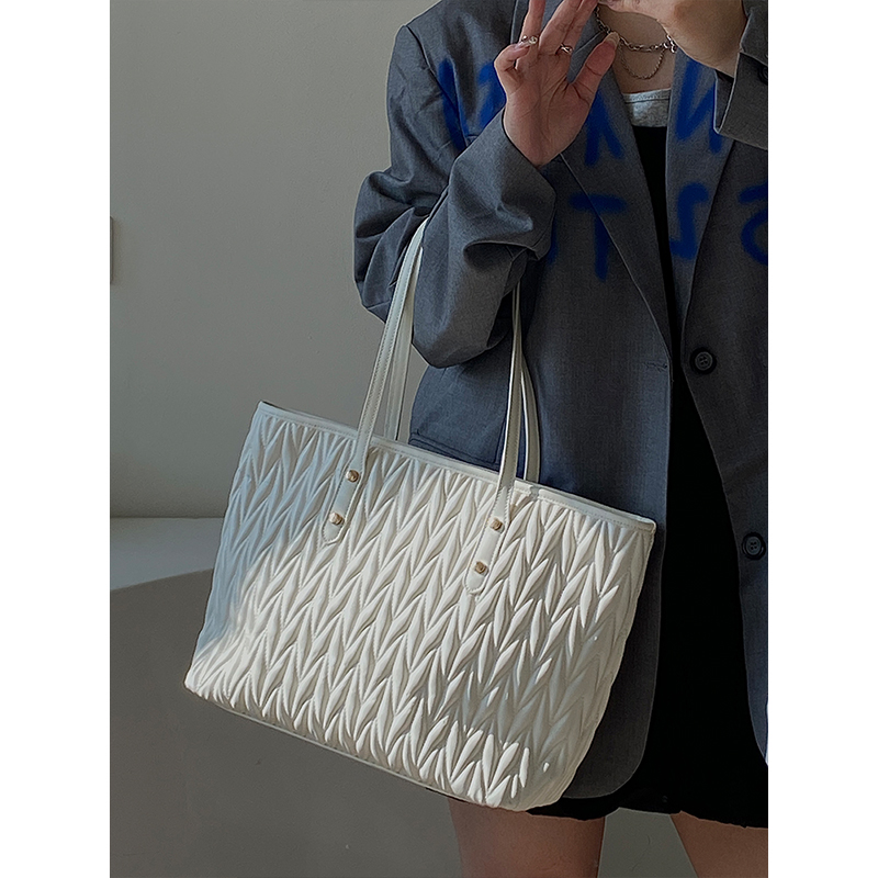 Women's High-End Large Capacity Commuter Tote Bag - Spring/Summer Niche Design Handbag for 2025 Fashion