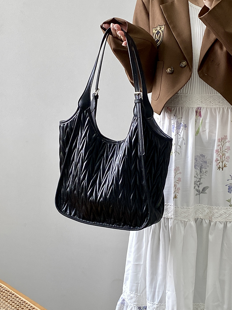 Women's High-End Shoulder Tote Bag - Large Capacity Commuter Bag for Stylish Everyday Use Women's High-End Shoulder Tote Bag - Large Capacity Commuter Bag for Stylish Everyday Use