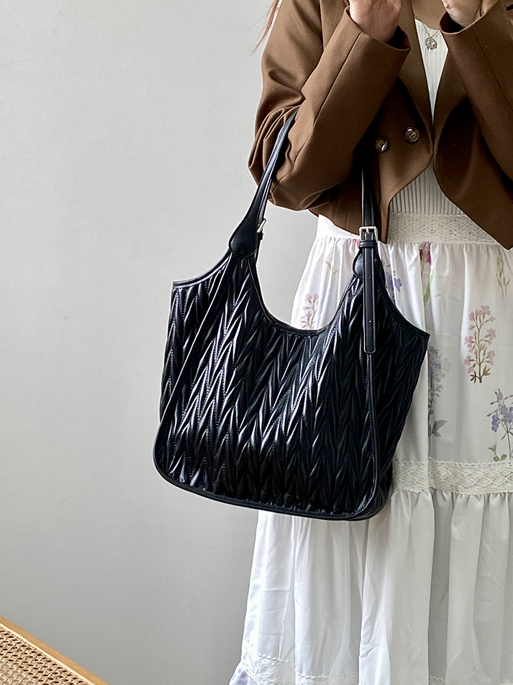 Women's High-End Shoulder Tote Bag - Large Capacity Commuter Bag for Stylish Everyday Use Women's High-End Shoulder Tote Bag - Large Capacity Commuter Bag for Stylish Everyday Use