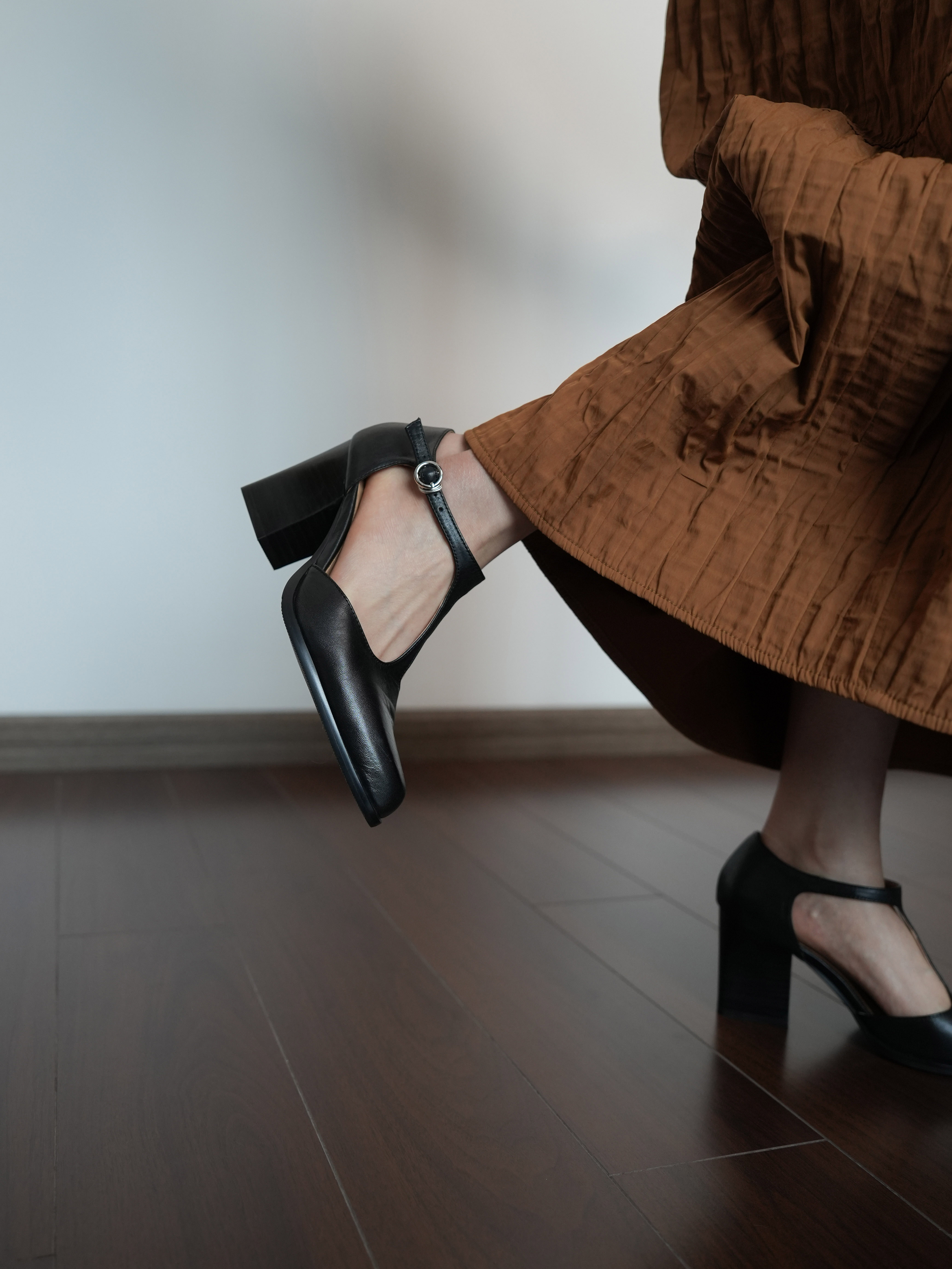 Women's Hollow Chunky Heel Sandals - One-Strap High Heels for Summer - Elegant Genuine Leather Commuter Shoes