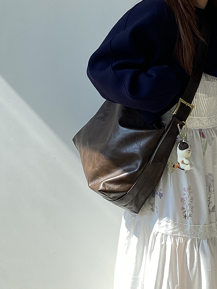 Women's Korean Style Literary Retro Tote Bag - Large Capacity Shoulder Crossbody for Commuter Chic Women's Korean Style Literary Retro Tote Bag - Large Capacity Shoulder Crossbody for Commuter Chic