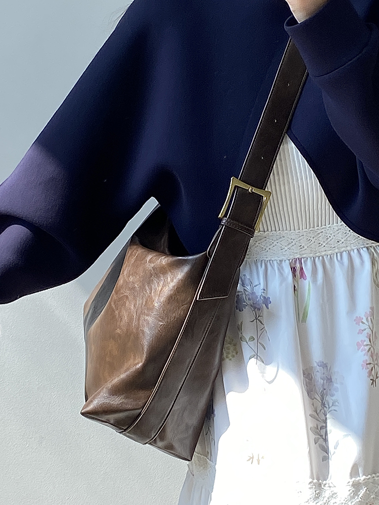 Women's Korean Style Literary Retro Tote Bag - Large Capacity Shoulder Crossbody for Commuter Chic Women's Korean Style Literary Retro Tote Bag - Large Capacity Shoulder Crossbody for Commuter Chic