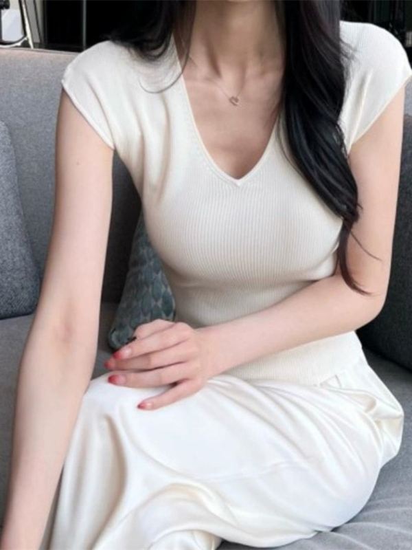 Women's Korean Style Sheer V-Neck Sleeveless Knitted Top - Versatile Slim-Fit Summer Shirt for Effortless Chic Women's Korean Style Sheer V-Neck Sleeveless Knitted Top - Versatile Slim-Fit Summer Shirt for Effortless Chic
