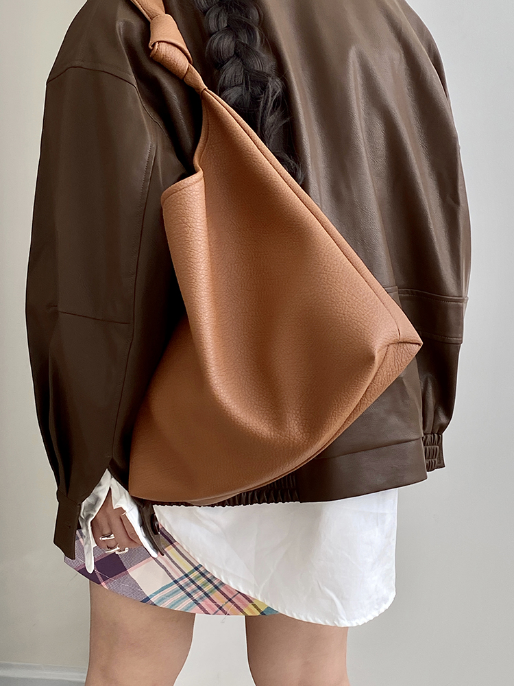 Women's Large Capacity Soft Leather Shoulder Tote Bag - Spring/Summer Commuting Style, Trendy Niche Design Women's Large Capacity Soft Leather Shoulder Tote Bag - Spring/Summer Commuting Style, Trendy Niche Design