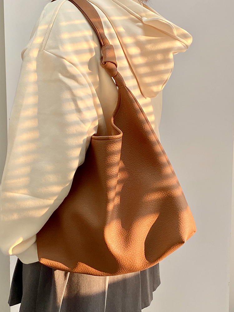 Women's Large Capacity Soft Leather Shoulder Tote Bag - Spring/Summer Commuting Style, Trendy Niche Design Women's Large Capacity Soft Leather Shoulder Tote Bag - Spring/Summer Commuting Style, Trendy Niche Design