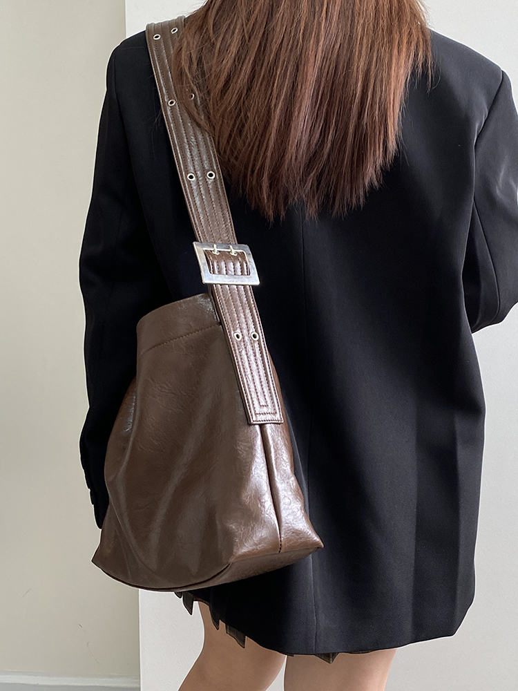 Women's Large Capacity Tote Bag - Melard Niche Design for Spring/Summer - Versatile Shoulder & Crossbody Style Women's Large Capacity Tote Bag - Melard Niche Design for Spring/Summer - Versatile Shoulder & Crossbody Style