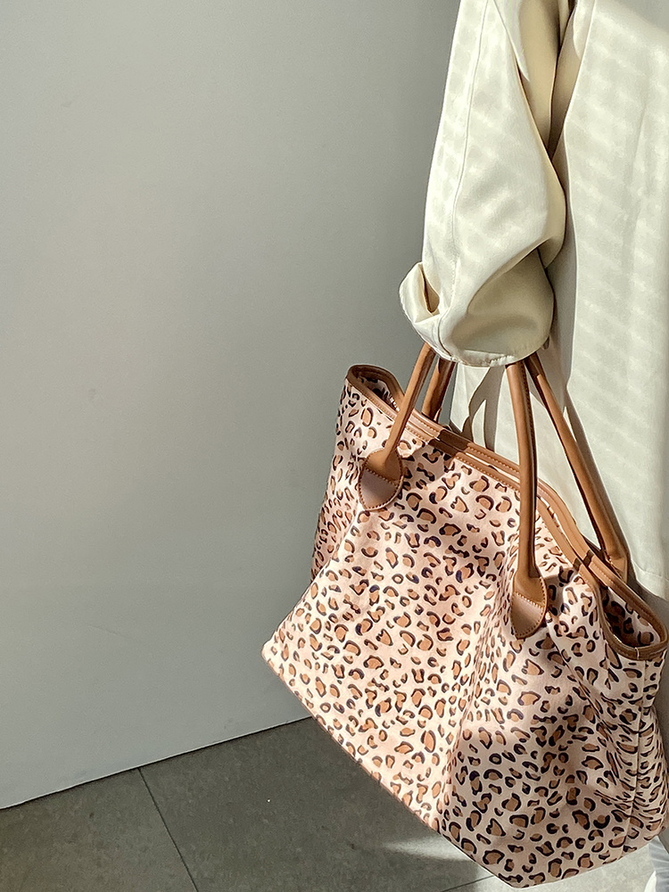 Women's Leopard Print Retro Tote Bag - Trendy Large Capacity Shoulder Handbag for 2025 Fashion Women's Leopard Print Retro Tote Bag - Trendy Large Capacity Shoulder Handbag for 2025 Fashion