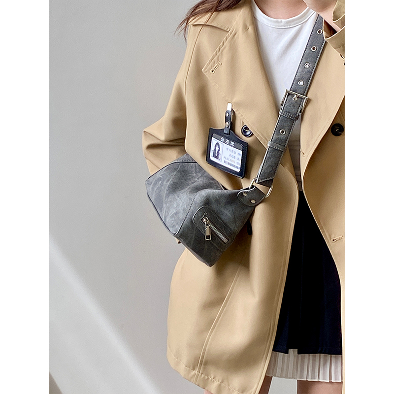 Women's Light Retro Motorcycle Pillow Shoulder Bag â€“ Trendy Versatile Crossbody in Niche Style for 2025 Fashion