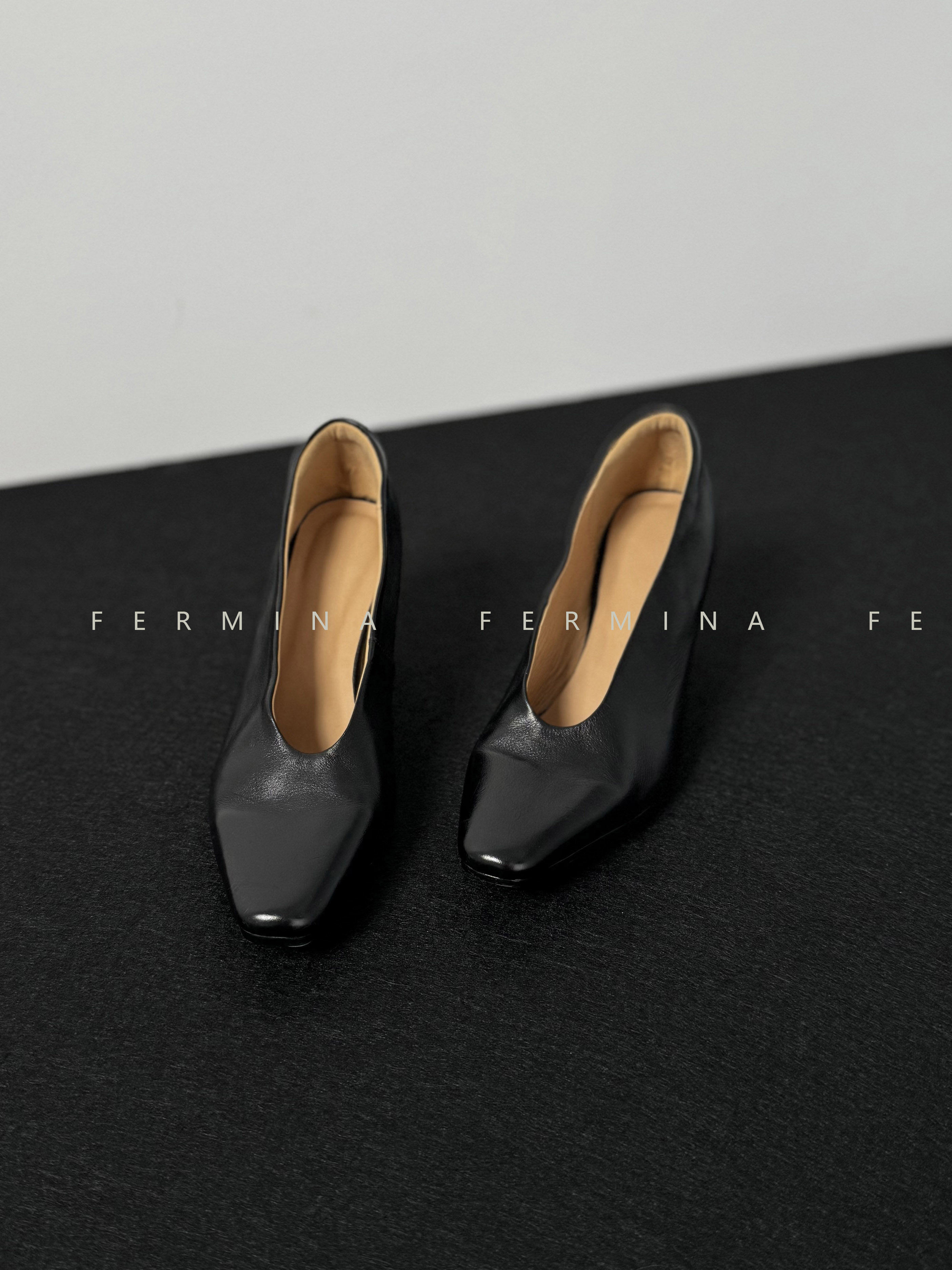 Women's Light Retro Thick Heel Single Shoes - Soft Cowhide Mid Heel Witch Style, Simple Versatile Footwear for Spring