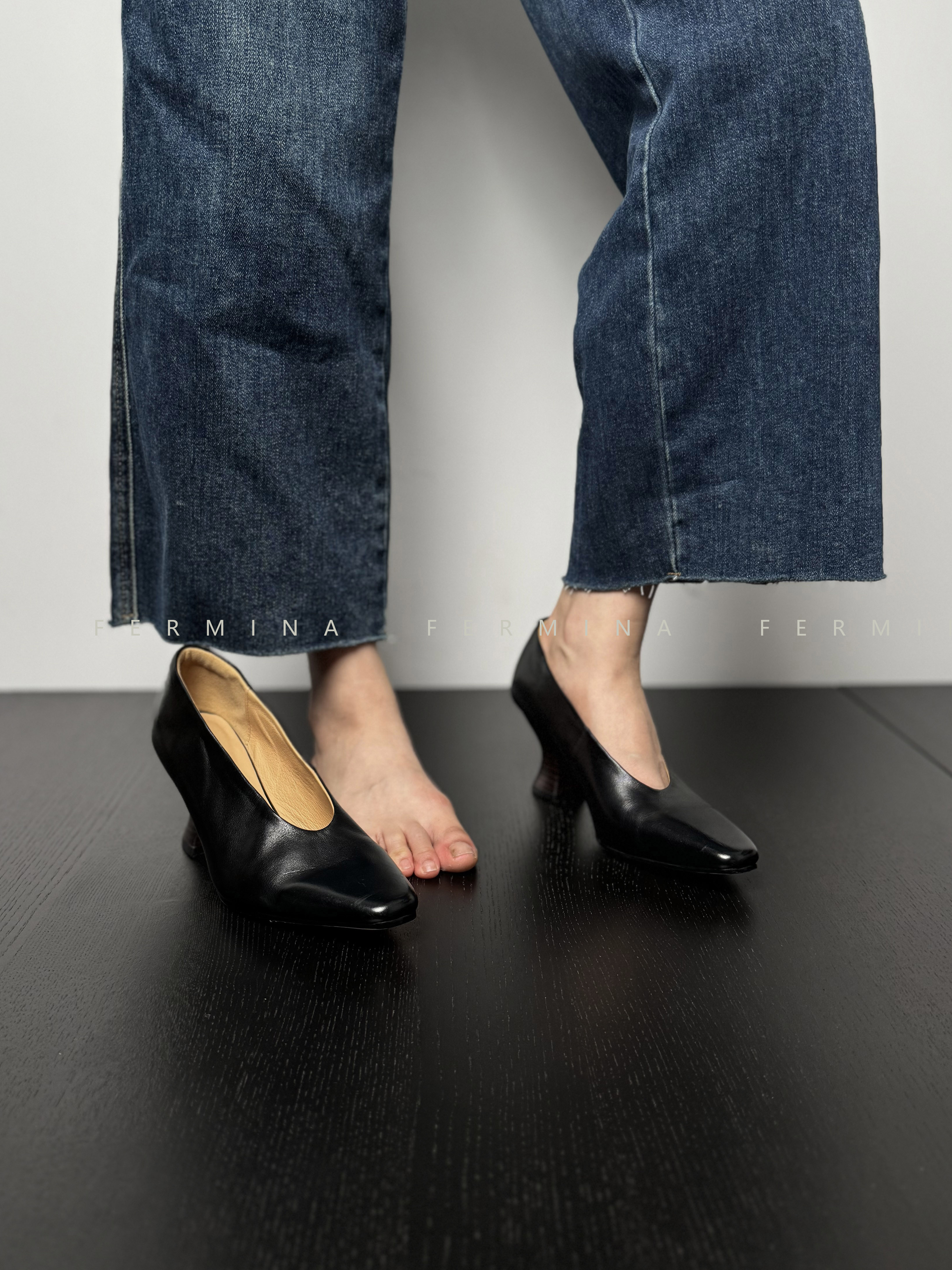 Women's Light Retro Thick Heel Single Shoes - Soft Cowhide Mid Heel Witch Style, Simple Versatile Footwear for Spring