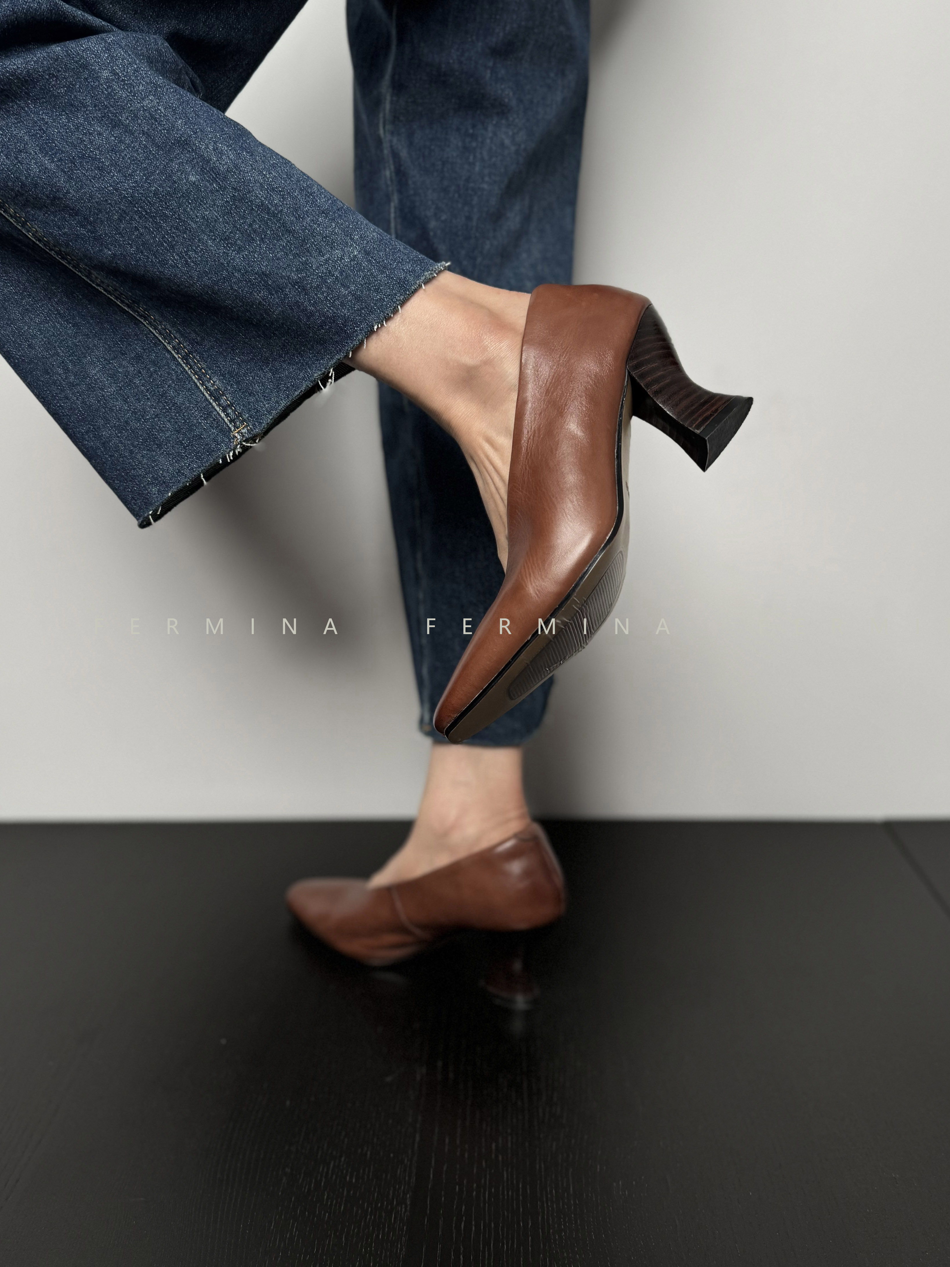 Women's Light Retro Thick Heel Single Shoes - Soft Cowhide Mid Heel Witch Style, Simple Versatile Footwear for Spring Women's Light Retro Thick Heel Single Shoes - Soft Cowhide Mid Heel Witch Style, Simple Versatile Footwear for Spring