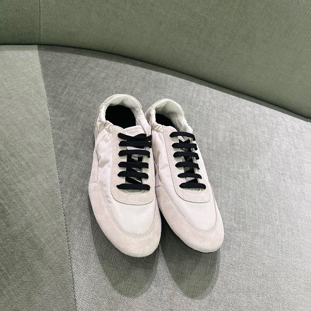 Women's Lightweight Low-Top Training Shoes - Comfortable Stylish Casual Flat Sports Sneakers in White