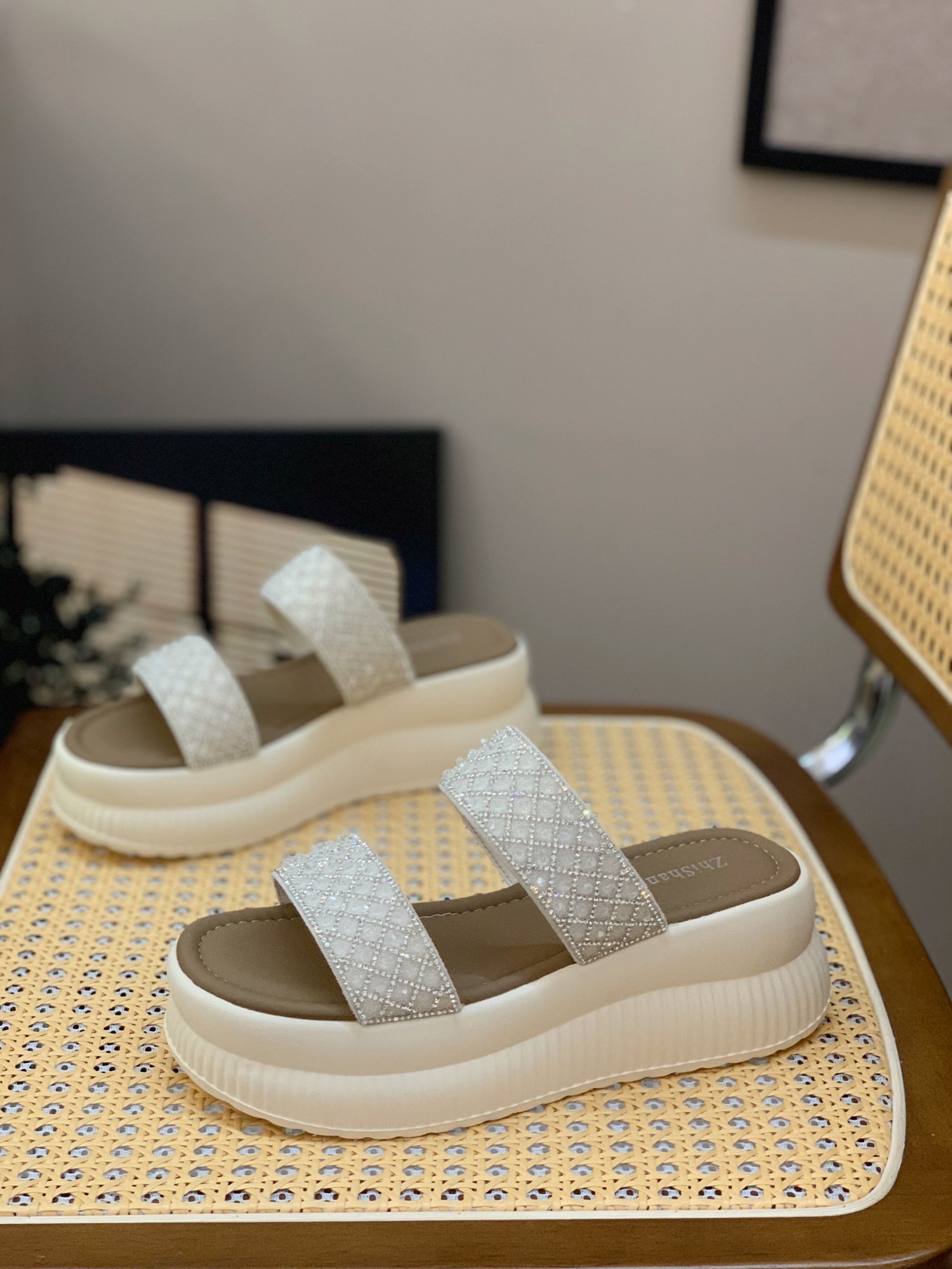 Women's Lightweight Rhinestone Slip-On Platform Sandals - Versatile & Comfortable Summer Style 2025 Women's Lightweight Rhinestone Slip-On Platform Sandals - Versatile & Comfortable Summer Style 2025