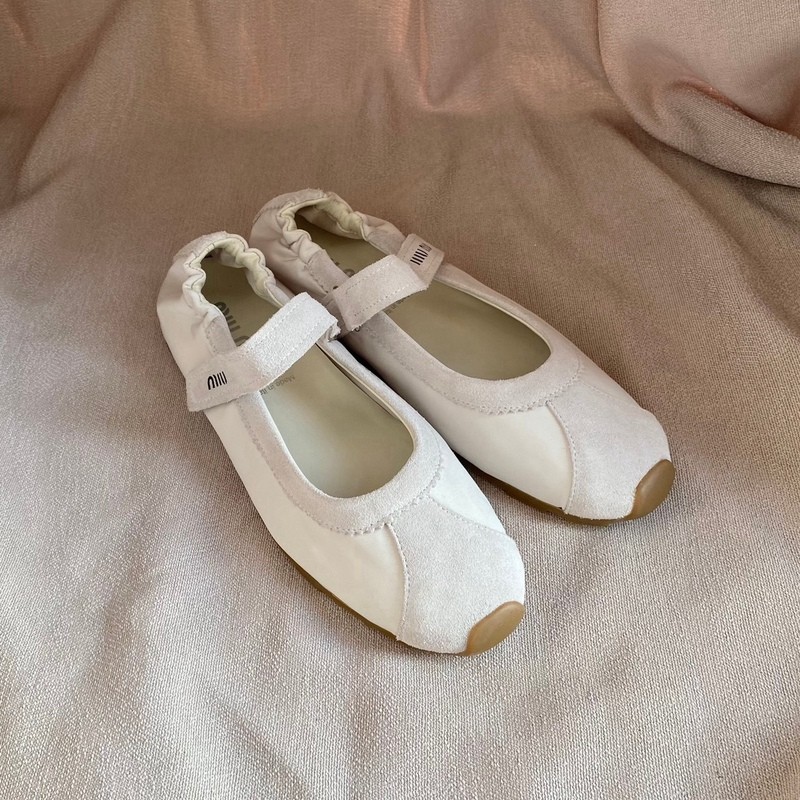 Women's Lightweight White Low-Top Ballet Training Shoes - Stylish Casual Flat Sports Footwear for Comfort