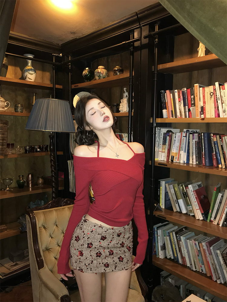 Women's Off-Shoulder Halter Neck Knitted Sweater - Slim Fit Autumn Winter Style, Chic Casual Knit Top Women's Off-Shoulder Halter Neck Knitted Sweater - Slim Fit Autumn Winter Style, Chic Casual Knit Top