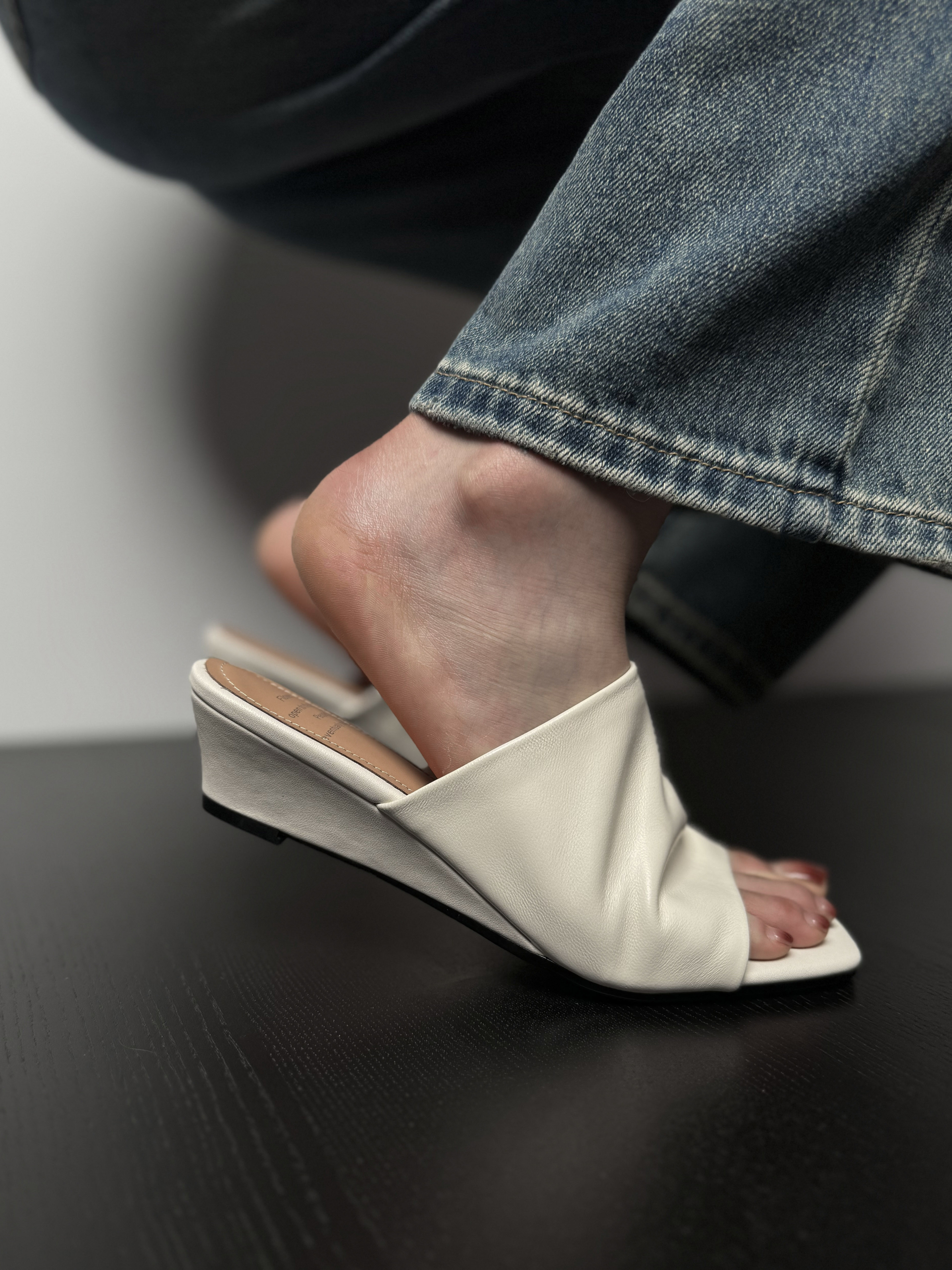 Women's Open-Toe Flat Wedge Slide Sandals - Simple White Vacation Slippers for Summer Outdoor Style