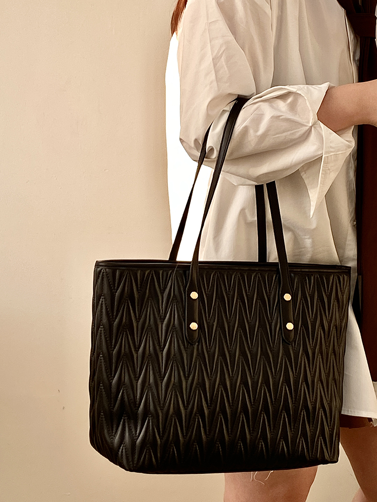 Women's Pleated Shoulder Tote Bag - Large Capacity Commuter Handbag for Spring Summer 2025 - Trendy Niche Design Women's Pleated Shoulder Tote Bag - Large Capacity Commuter Handbag for Spring Summer 2025 - Trendy Niche Design