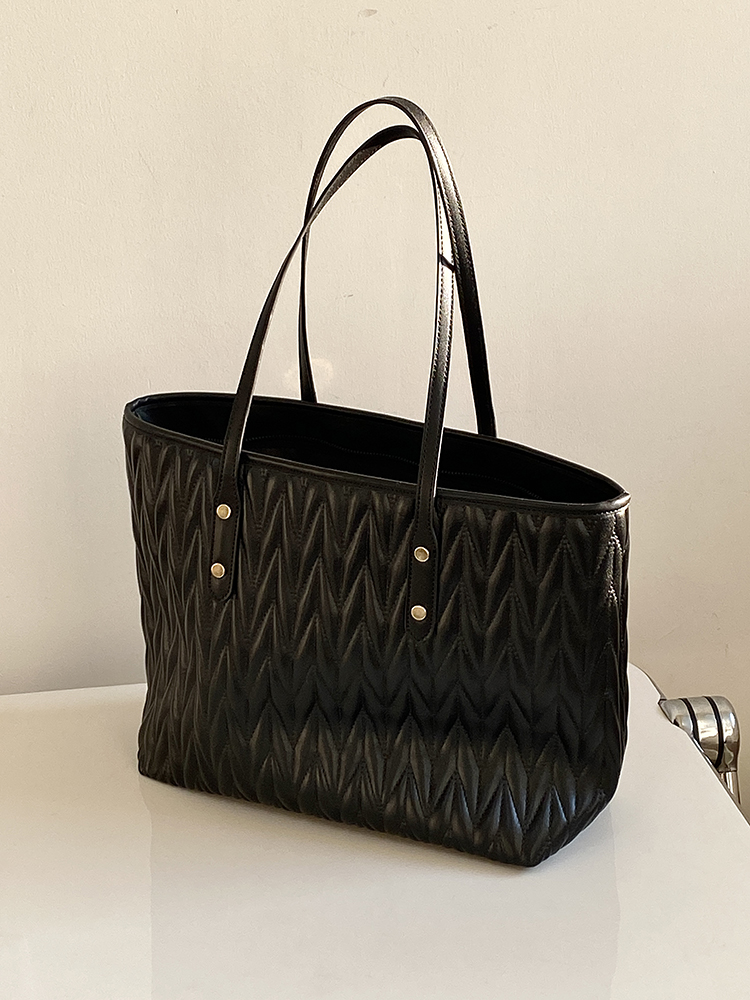 Women's Pleated Shoulder Tote Bag - Large Capacity Commuter Handbag for Spring Summer 2025 - Trendy Niche Design Women's Pleated Shoulder Tote Bag - Large Capacity Commuter Handbag for Spring Summer 2025 - Trendy Niche Design