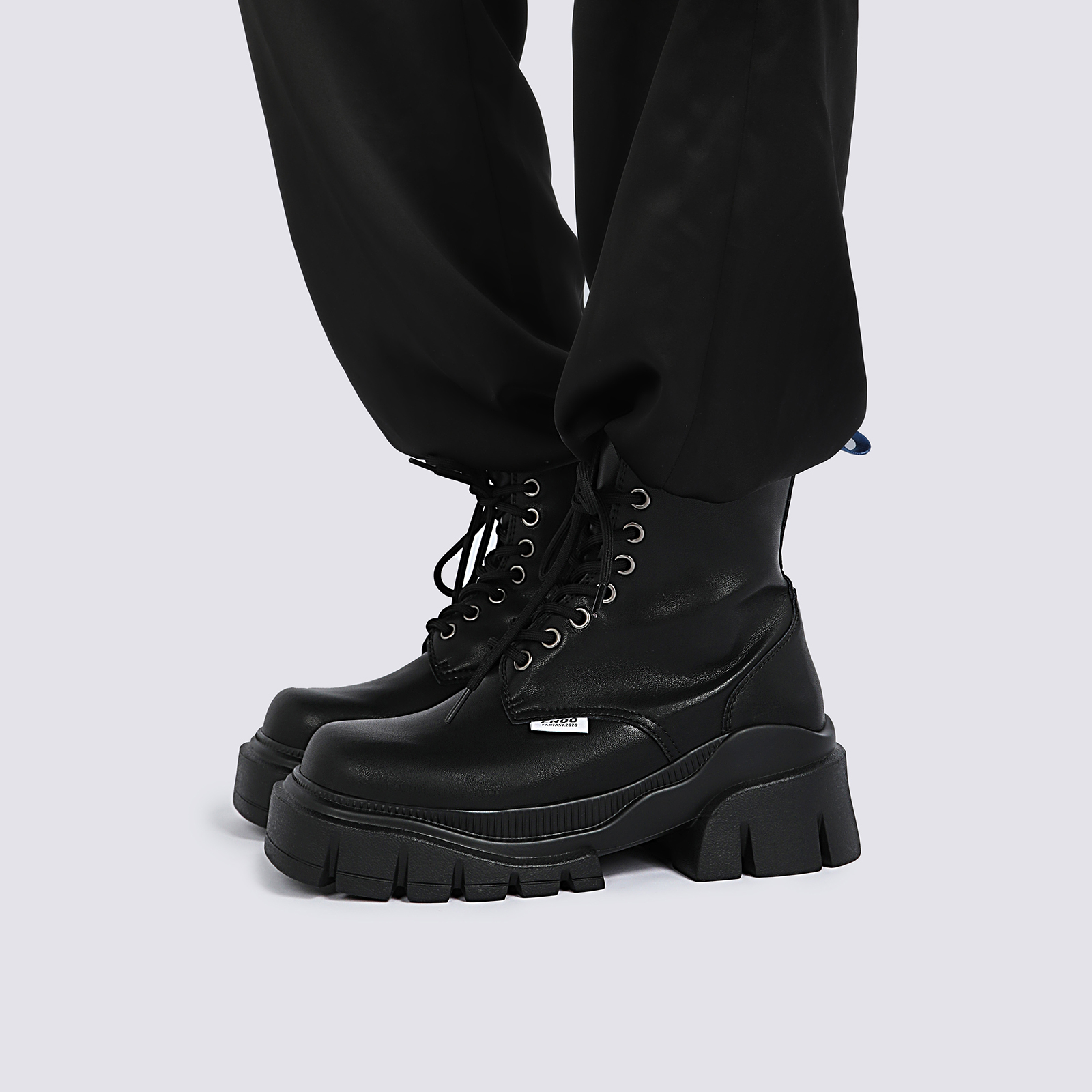 Women's Retro British Martin Boots - Thick-Soled Motorcycle Style, Versatile Black Short Boots for Spring 2025, Height-Increasing Design