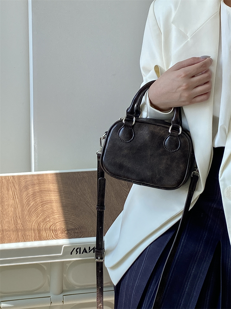 Women's Retro Casual Tote Bag - Small Square Crossbody Shoulder Bag for Spring/Summer 2025 - Niche Design