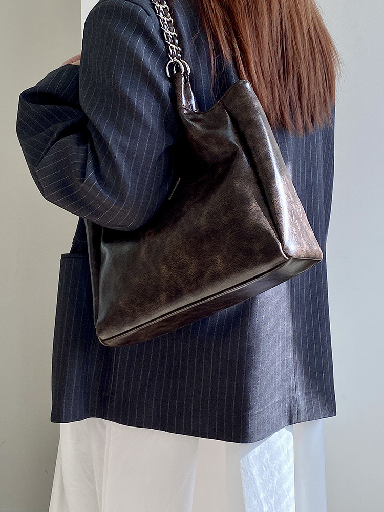 Women's Retro Chain Tote Bag - Large Capacity Handheld & Shoulder Bag for Spring/Summer Commuting Women's Retro Chain Tote Bag - Large Capacity Handheld & Shoulder Bag for Spring/Summer Commuting