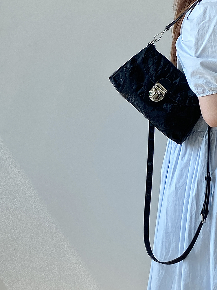 Women's Retro Lock Clutch Underarm Bag - High-End Versatile Shoulder Crossbody Small Bag in National Style