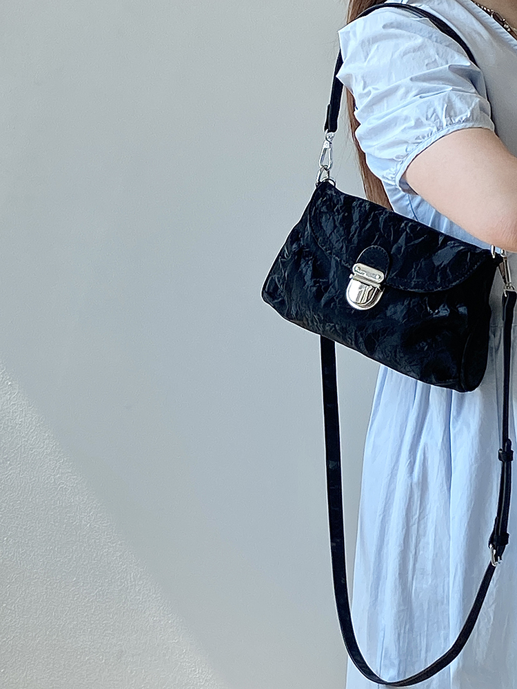 Women's Retro Lock Clutch Underarm Bag - High-End Versatile Shoulder Crossbody Small Bag in National Style Women's Retro Lock Clutch Underarm Bag - High-End Versatile Shoulder Crossbody Small Bag in National Style