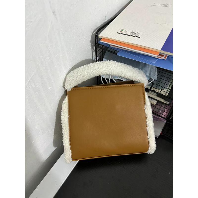 Women's Retro Suede Plush Tote Bag - Large Capacity Versatile Shoulder & Crossbody Bag for Autumn/Winter 2025 Women's Retro Suede Plush Tote Bag - Large Capacity Versatile Shoulder & Crossbody Bag for Autumn/Winter 2025