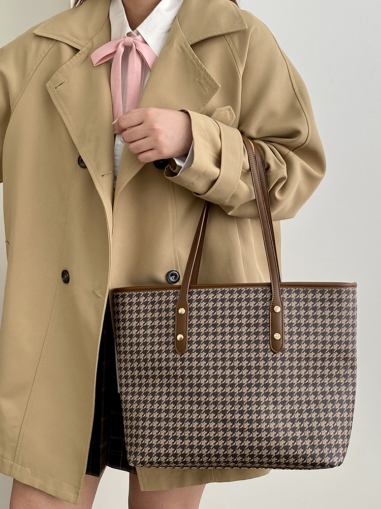 Women's Retro Tote Bag - High-End Spring Summer Shoulder Bag, Large Design for 2025 - Chic Fashion Statement Women's Retro Tote Bag - High-End Spring Summer Shoulder Bag, Large Design for 2025 - Chic Fashion Statement