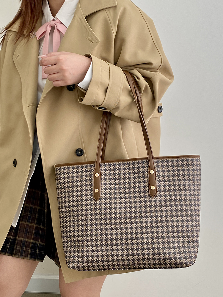 Women's Retro Tote Bag - High-End Spring Summer Shoulder Bag, Large Design for 2025 - Chic Fashion Statement Women's Retro Tote Bag - High-End Spring Summer Shoulder Bag, Large Design for 2025 - Chic Fashion Statement