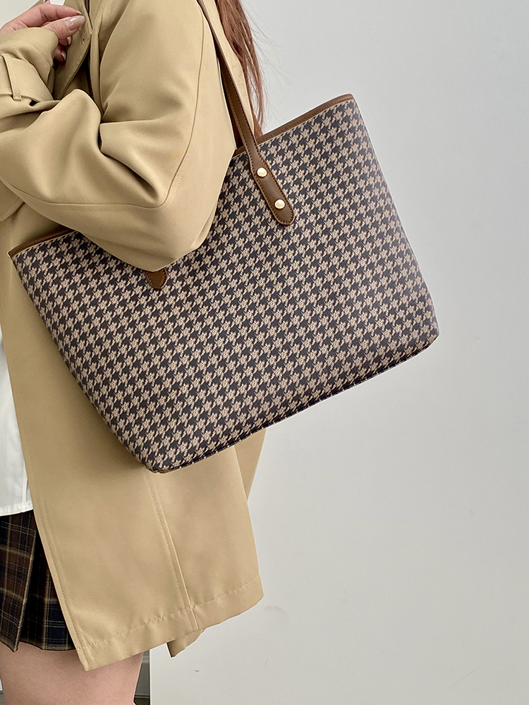 Women's Retro Tote Bag - High-End Spring Summer Shoulder Bag, Large Design for 2025 - Chic Fashion Statement Women's Retro Tote Bag - High-End Spring Summer Shoulder Bag, Large Design for 2025 - Chic Fashion Statement