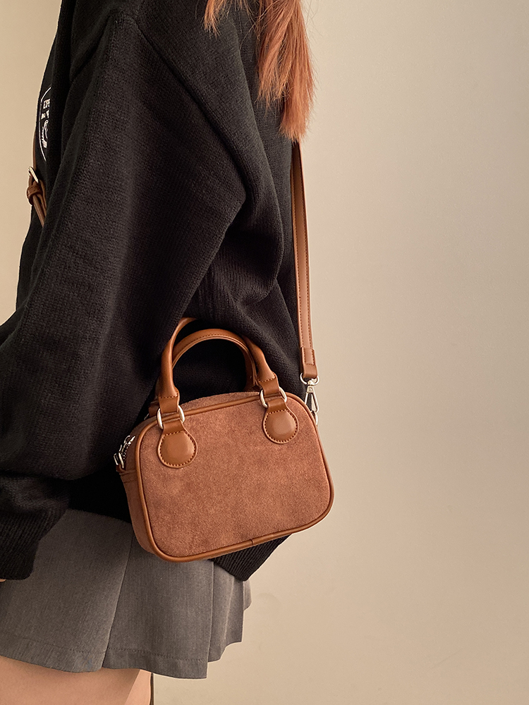 Women's Retro Velvet Pillow Handbag - Spring/Summer Crossbody Bag in Niche Design, Perfect for 2025 Fashion Trends Women's Retro Velvet Pillow Handbag - Spring/Summer Crossbody Bag in Niche Design, Perfect for 2025 Fashion Trends